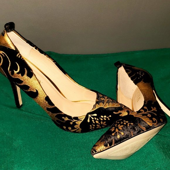 Shoes - Picture 7 of 8